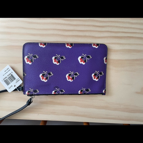 Coach wristlet - Picture 2 of 4